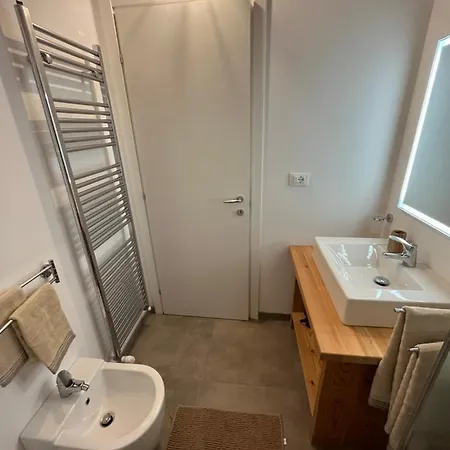 Chalet Un Bagno Nel Bosco - Moderno Chalet *